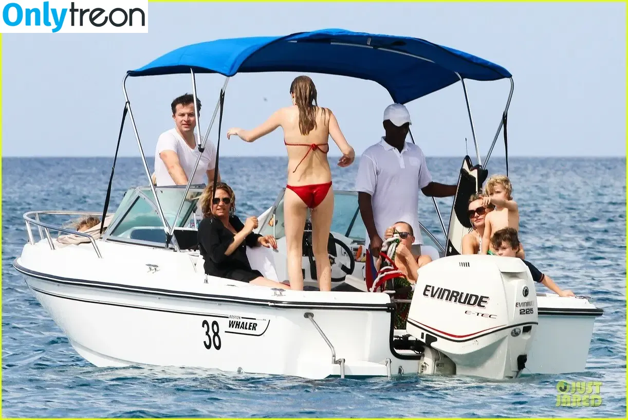 Cara Delevingne nude photo #0366 (caradelevingne)