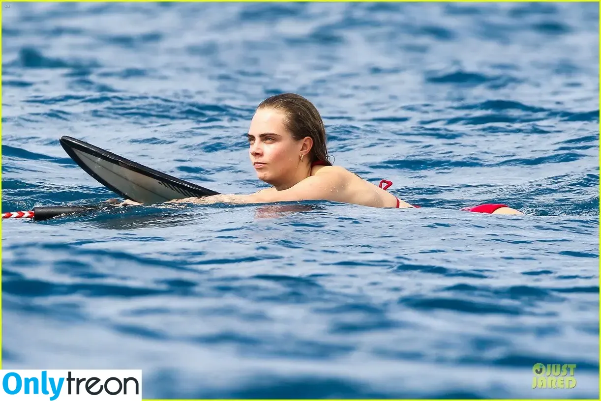 Cara Delevingne nude photo #0378 (caradelevingne)
