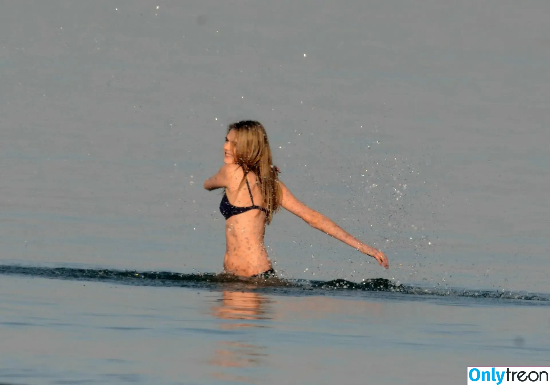 Cara Delevingne nude photo #0400 (caradelevingne)