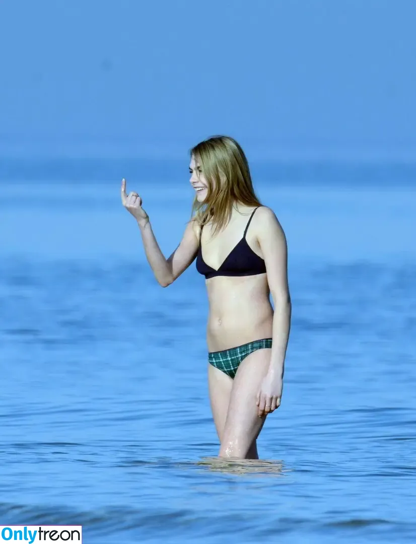 Cara Delevingne nude photo #0406 (caradelevingne)