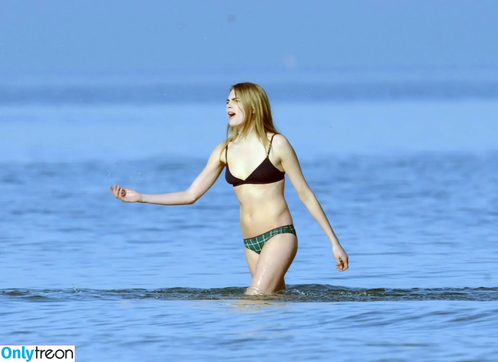 Cara Delevingne nude photo #0411 (caradelevingne)
