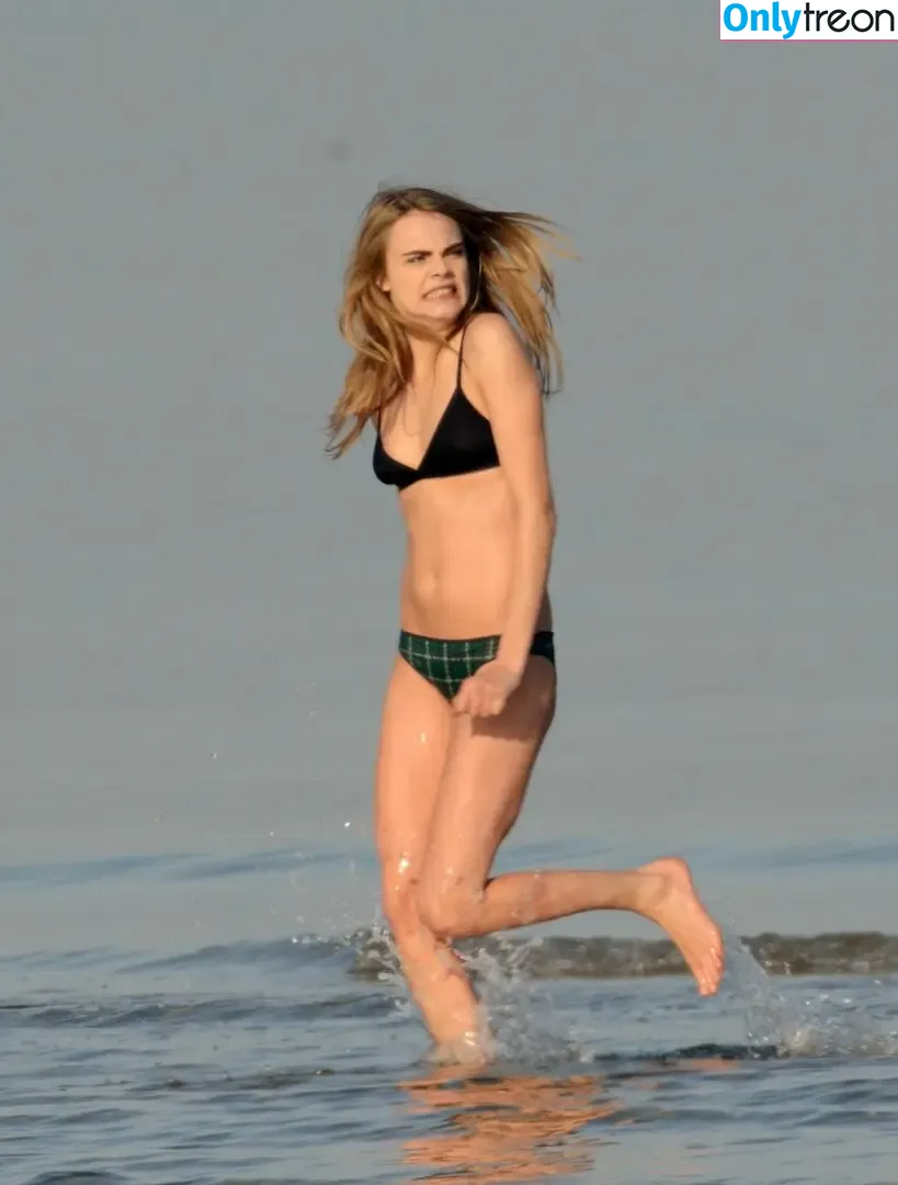 Cara Delevingne nude photo #0416 (caradelevingne)