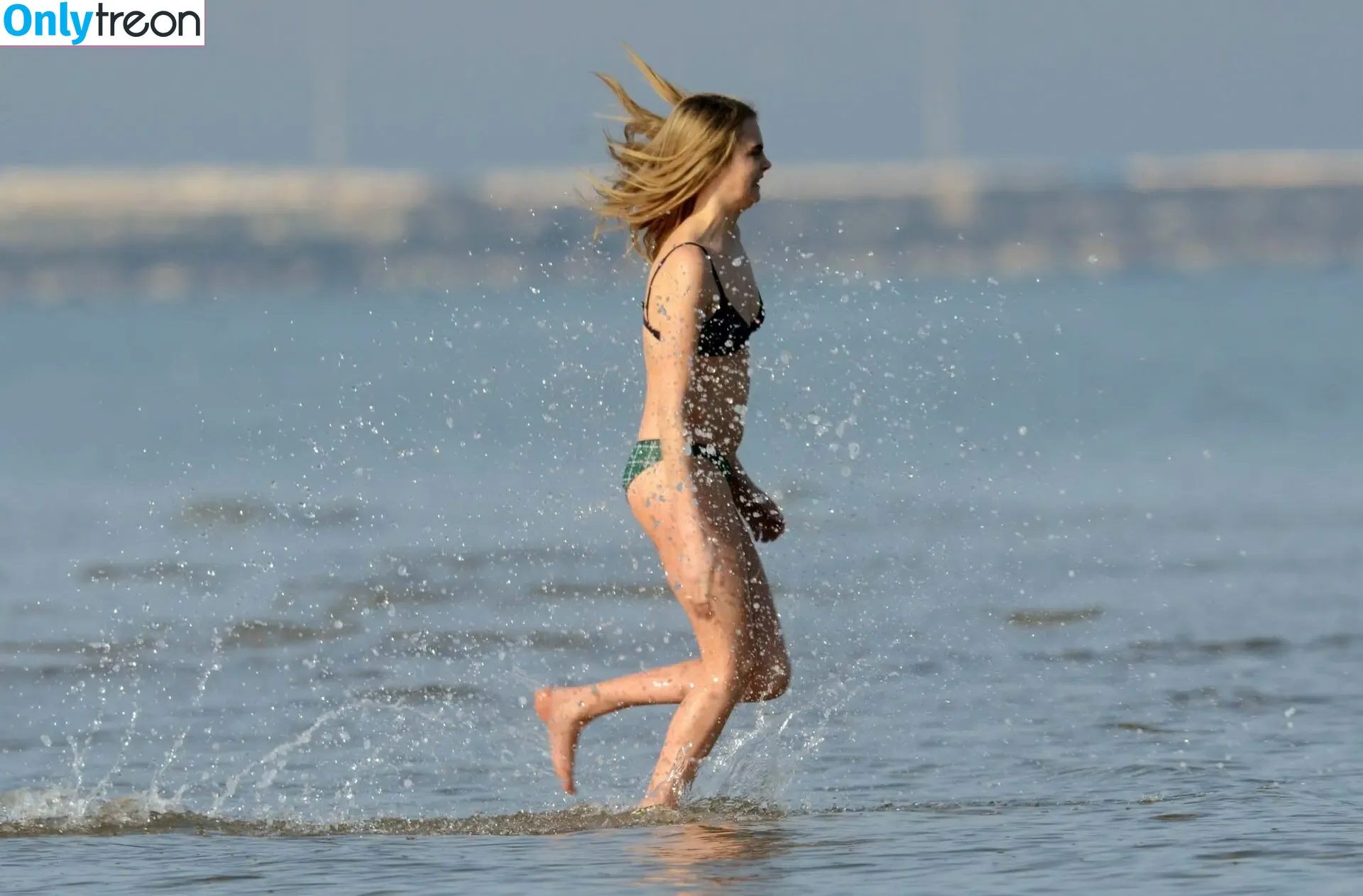 Cara Delevingne nude photo #0418 (caradelevingne)