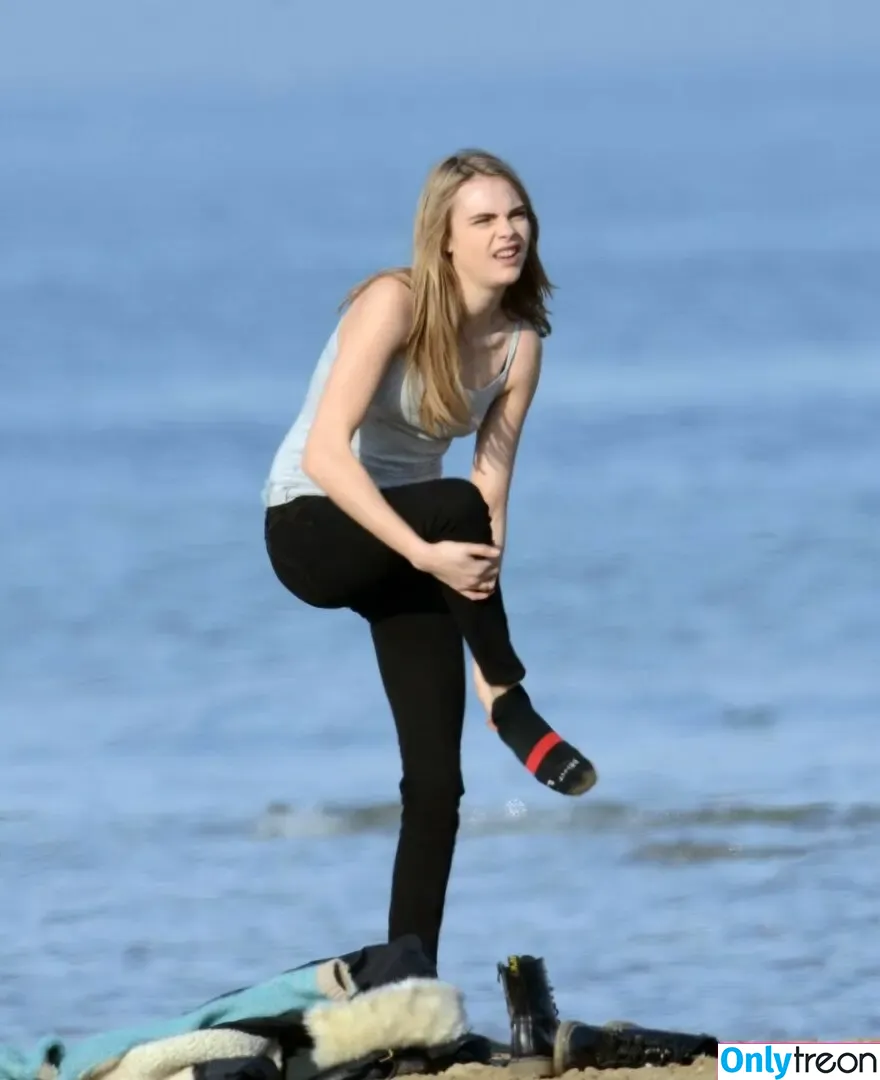 Cara Delevingne nude photo #0424 (caradelevingne)