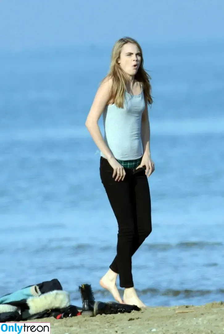Cara Delevingne nude photo #0426 (caradelevingne)