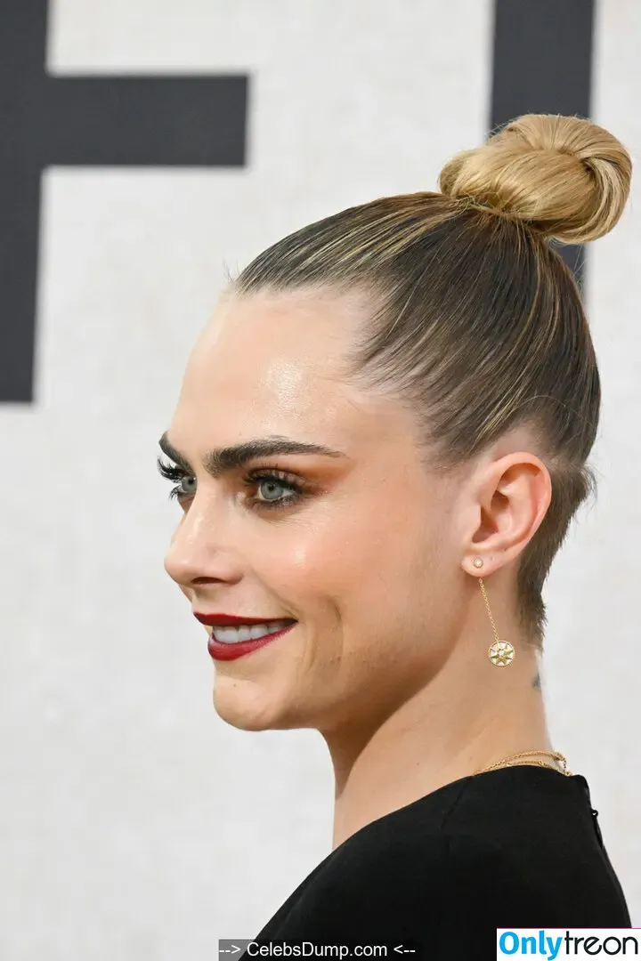Cara Delevingne nude photo #0508 (caradelevingne)
