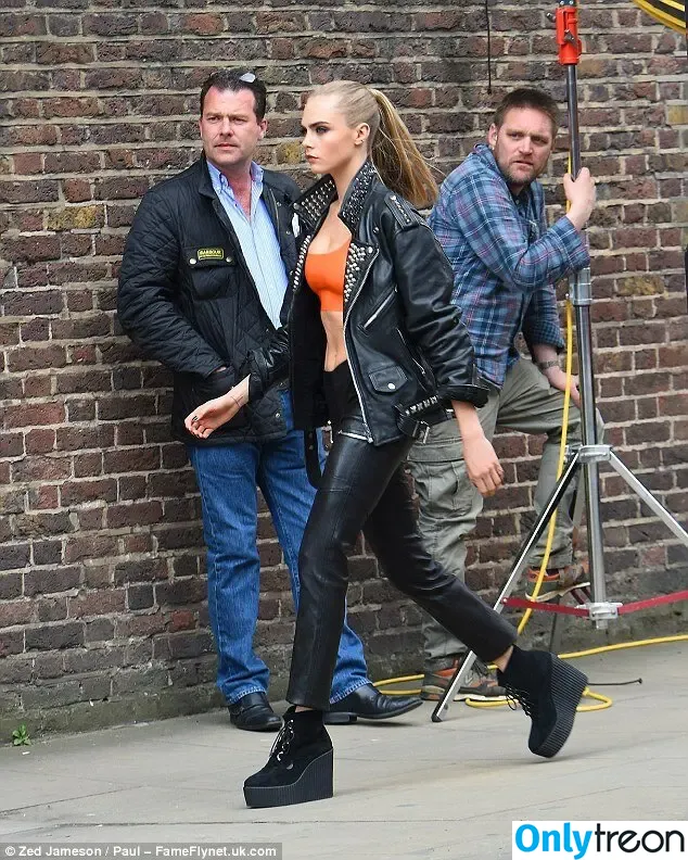 Cara Delevingne nude photo #0586 (caradelevingne)