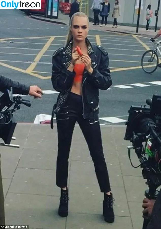 Cara Delevingne nude photo #0587 (caradelevingne)
