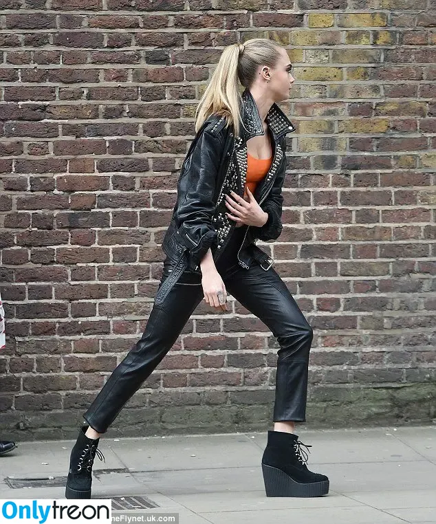 Cara Delevingne nude photo #0588 (caradelevingne)