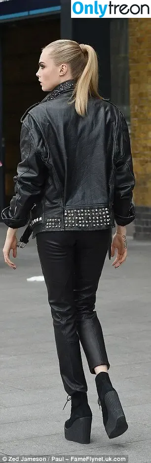Cara Delevingne nude photo #0590 (caradelevingne)