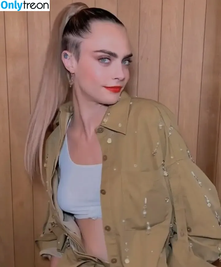 Cara Delevingne nude photo #0657 (caradelevingne)