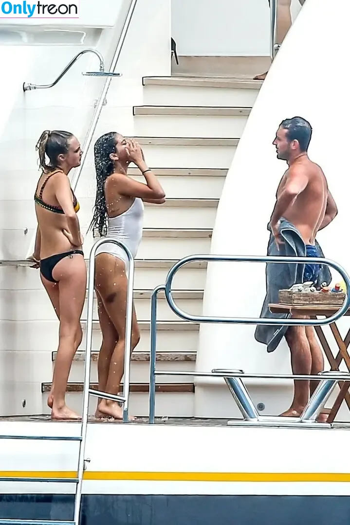 Cara Delevingne nude photo #0665 (caradelevingne)