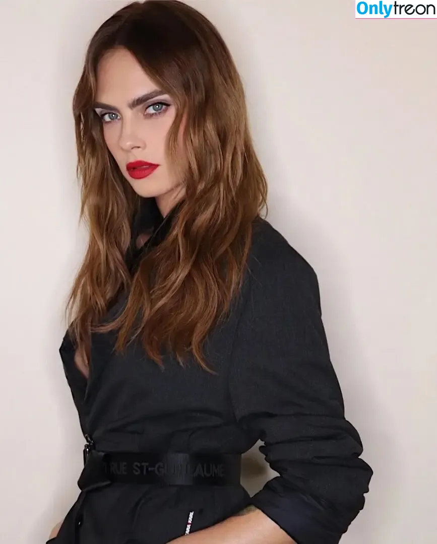 Cara Delevingne nude photo #0684 (caradelevingne)