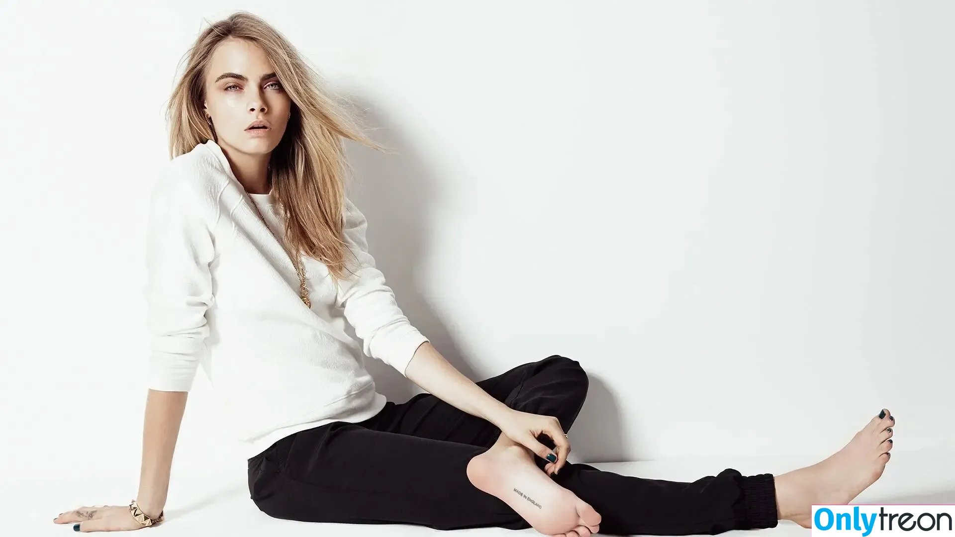 Cara Delevingne nude photo #0687 (caradelevingne)