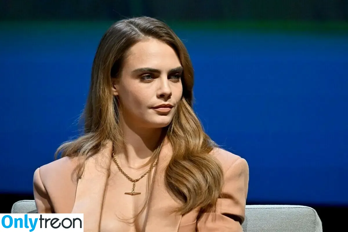 Cara Delevingne nude photo #0707 (caradelevingne)