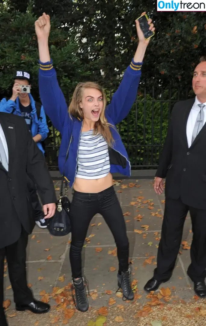 Cara Delevingne nude photo #0777 (caradelevingne)