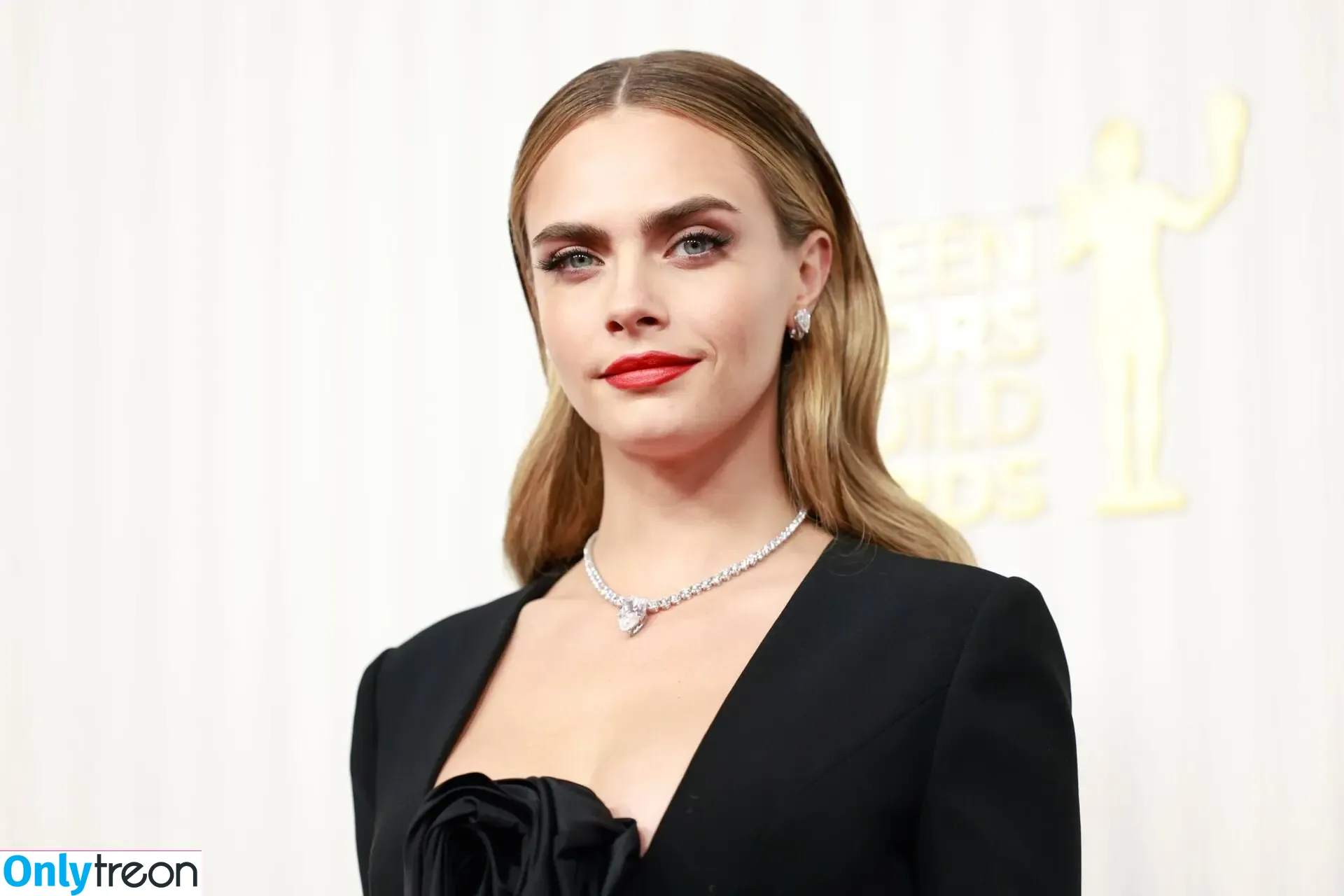 Cara Delevingne nude photo #0825 (caradelevingne)