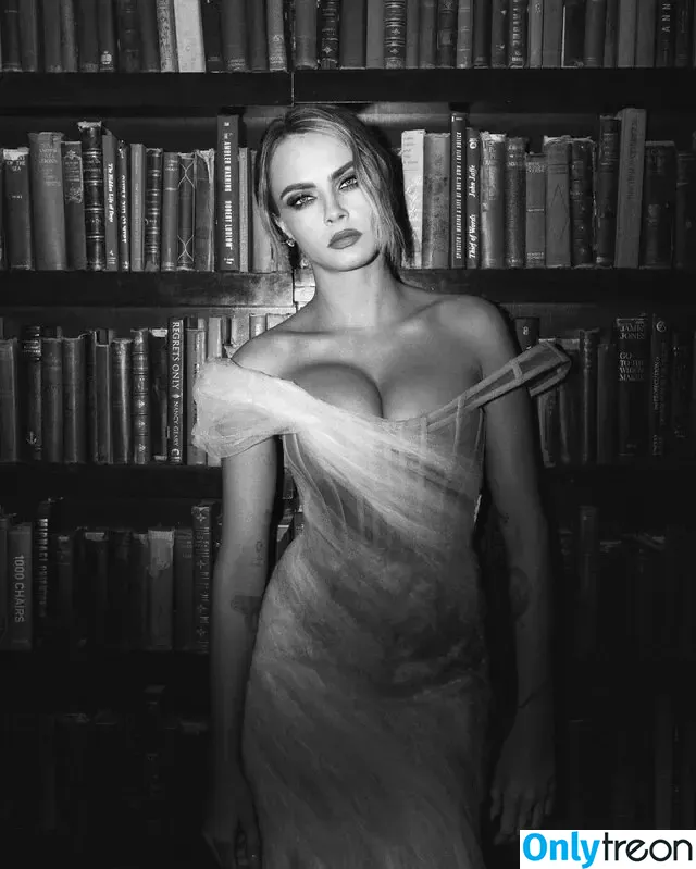 Cara Delevingne nude photo #0872 (caradelevingne)