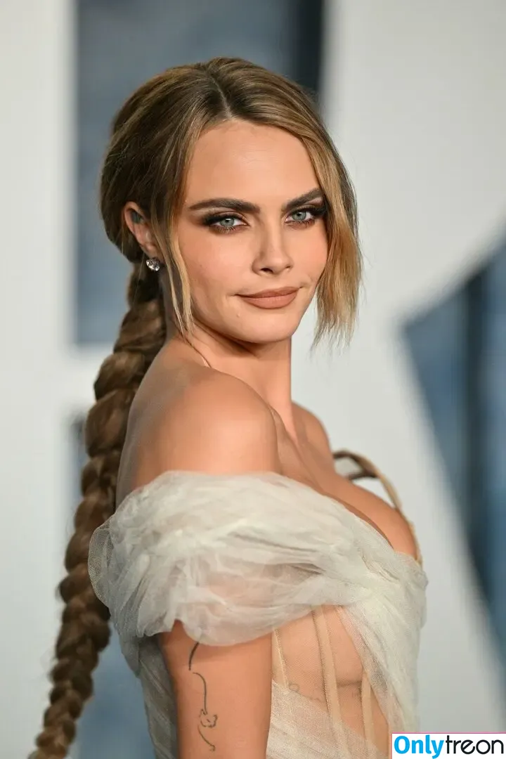 Cara Delevingne nude photo #0900 (caradelevingne)