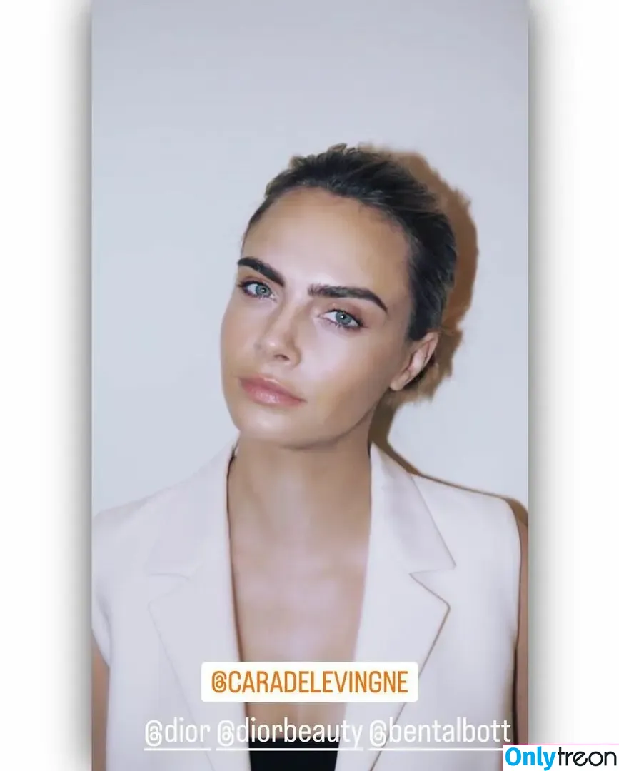Cara Delevingne nude photo #0923 (caradelevingne)