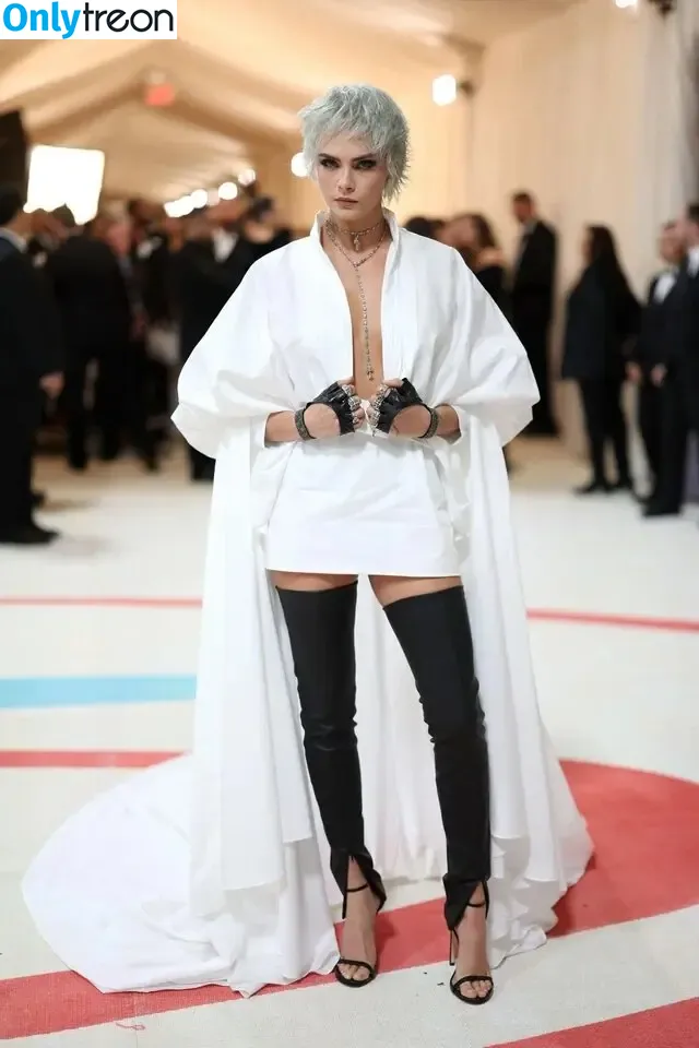 Cara Delevingne nude photo #0933 (caradelevingne)