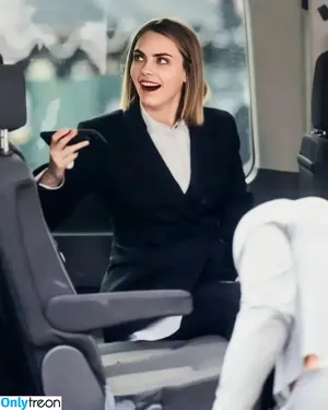 Cara Delevingne / caradelevingne nude photo #1014
