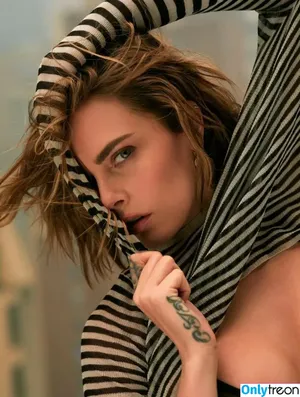 Cara Delevingne / caradelevingne nude photo #1071