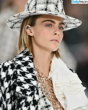 Cara Delevingne / caradelevingne nude photo #1083