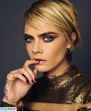 Cara Delevingne / caradelevingne nude photo #1088