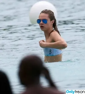 Cara Delevingne / caradelevingne nude photo #1136