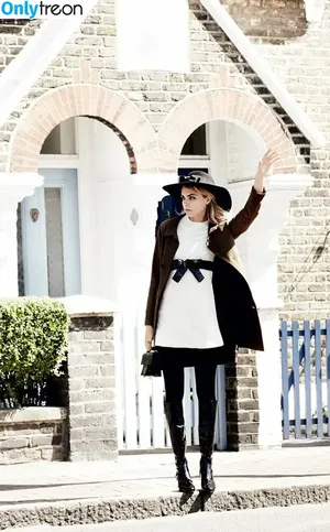 Cara Delevingne / caradelevingne nude photo #1151