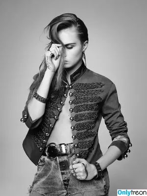 Cara Delevingne / caradelevingne nude photo #1162