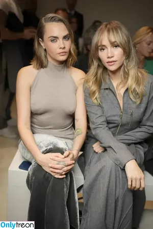 Cara Delevingne / caradelevingne nude photo #1179