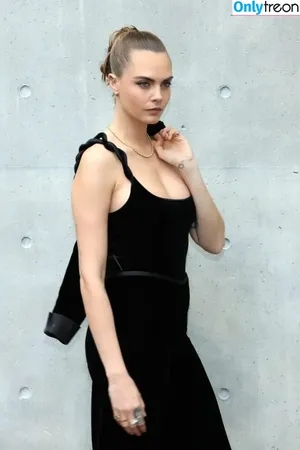 Cara Delevingne / caradelevingne nude photo #1216