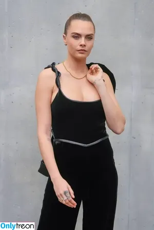 Cara Delevingne / caradelevingne nude photo #1219