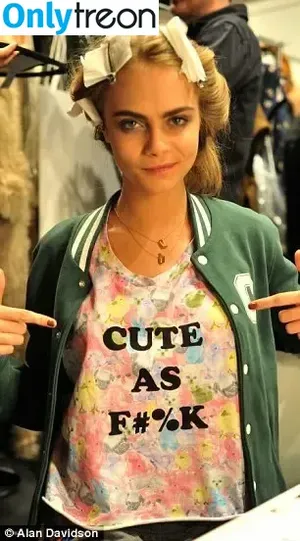 Cara Delevingne / caradelevingne nude photo #1228