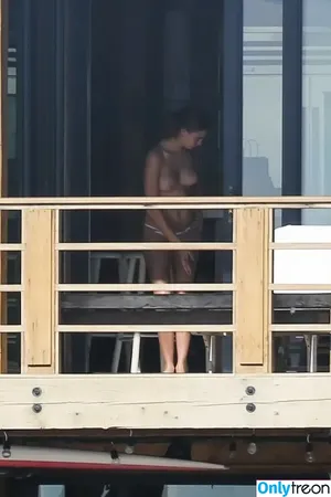 Cara Delevingne / caradelevingne nude photo #1241