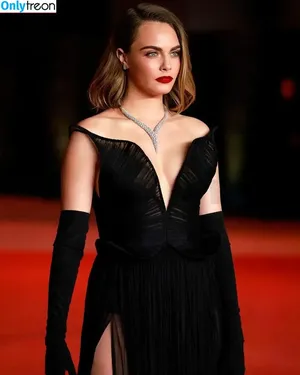 Cara Delevingne / caradelevingne nude photo #1319