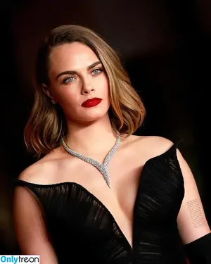 Cara Delevingne / caradelevingne nude photo #1322