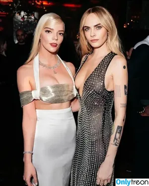Cara Delevingne / caradelevingne nude photo #1366