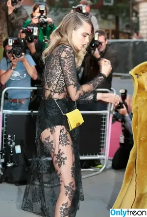Cara Delevingne / caradelevingne nude photo #1384