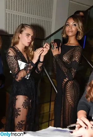 Cara Delevingne / caradelevingne nude photo #1406