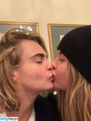 Cara Delevingne / caradelevingne nude photo #1439