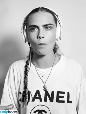 Cara Delevingne / caradelevingne nude photo #1486