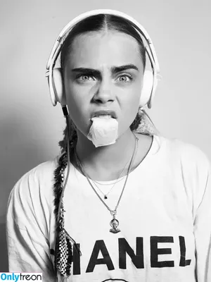 Cara Delevingne / caradelevingne nude photo #1509