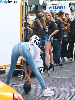 Cara Delevingne / caradelevingne nude photo #1561