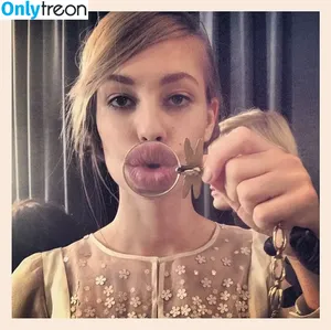 Cara Delevingne / caradelevingne nude photo #1589