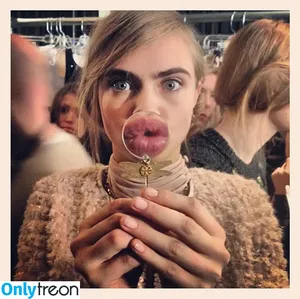 Cara Delevingne / caradelevingne nude photo #1590