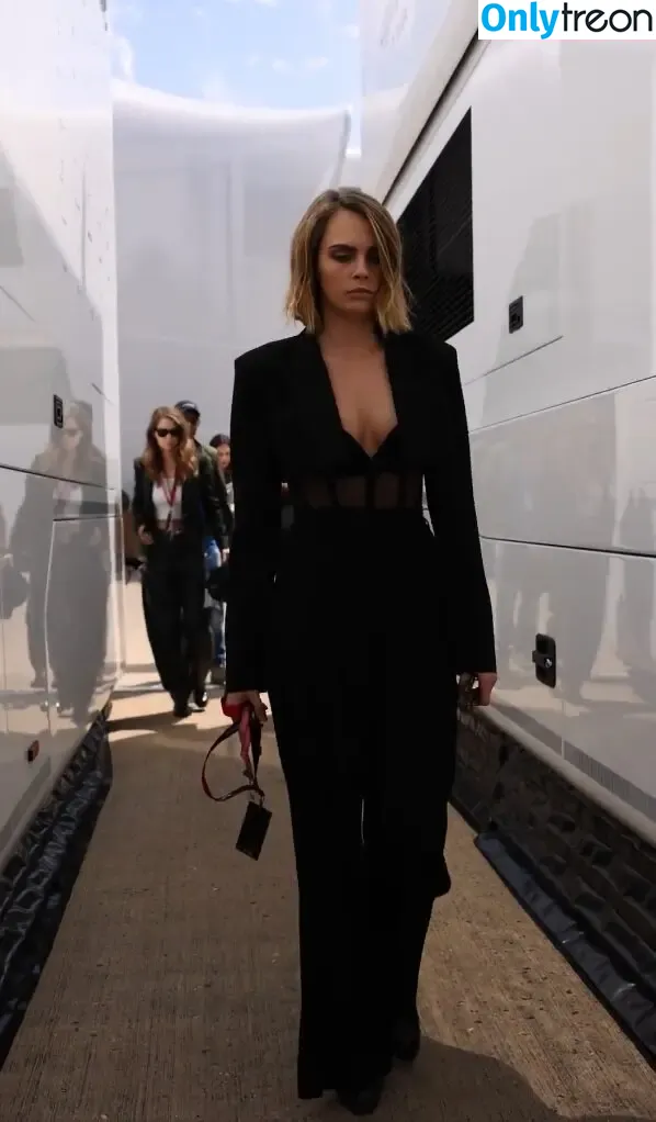 Cara Delevingne nude photo #1049 (caradelevingne)