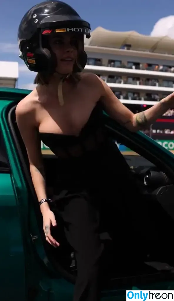 Cara Delevingne nude photo #1058 (caradelevingne)